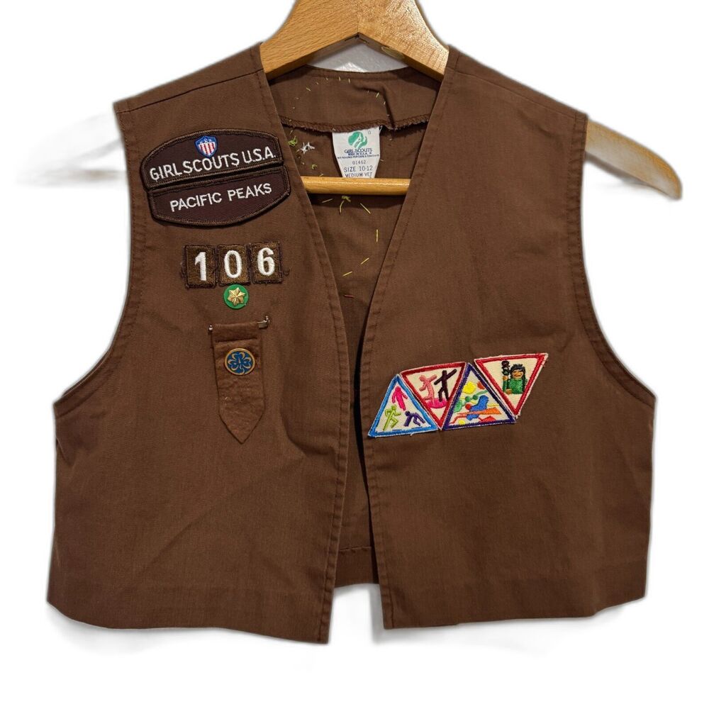 Vtg. Girl Scouts Brownie Vest Girls Medium (10-12) Brown With Patches Sleeveless